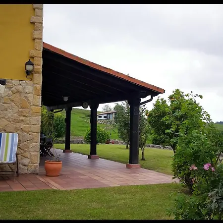 Holiday home Casa De Aldea La Llosa Noriega